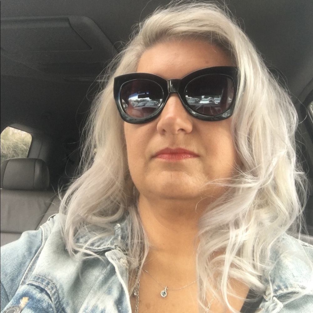 Meet your Posher, Carol